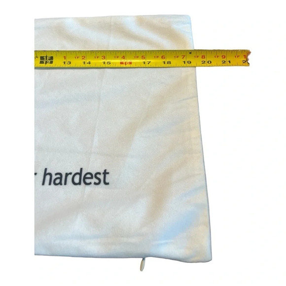 Bed 🛌 your favourite hello and your hardest goodbye!  Pillow Sham White Zipper - Picture 2 of 4